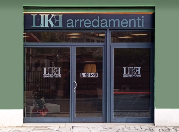 Like arredamenti esterno negozio
